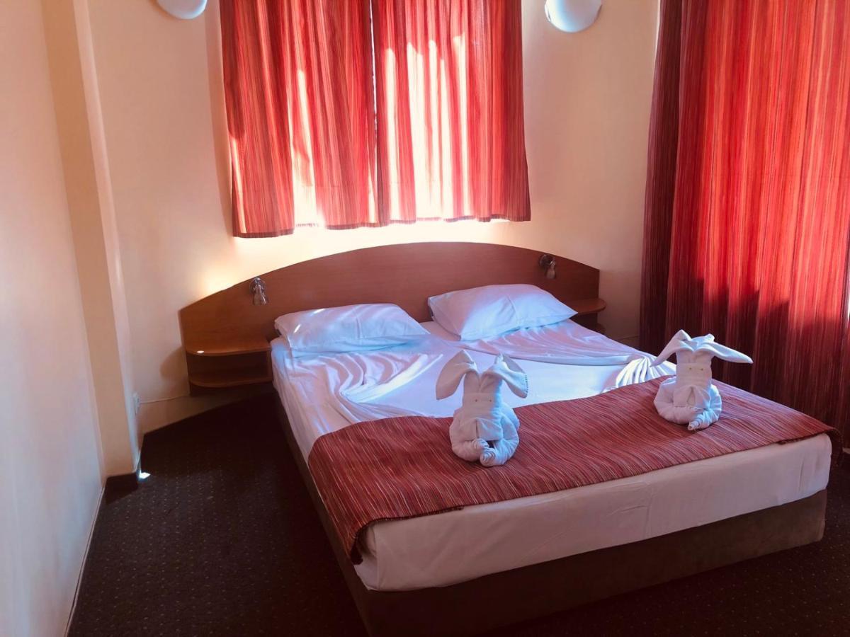 Family Hotel Deja Vu Ράβντα Εξωτερικό φωτογραφία