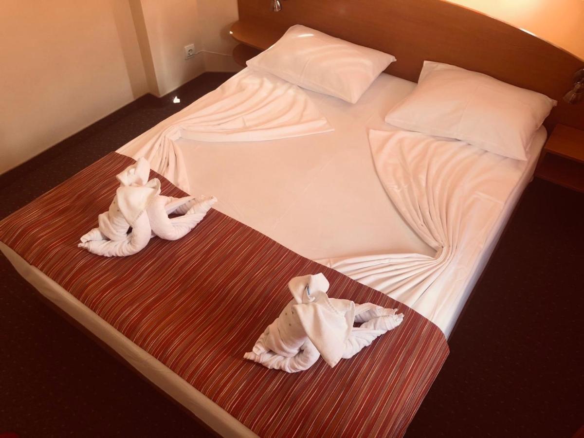 Family Hotel Deja Vu Ράβντα Εξωτερικό φωτογραφία