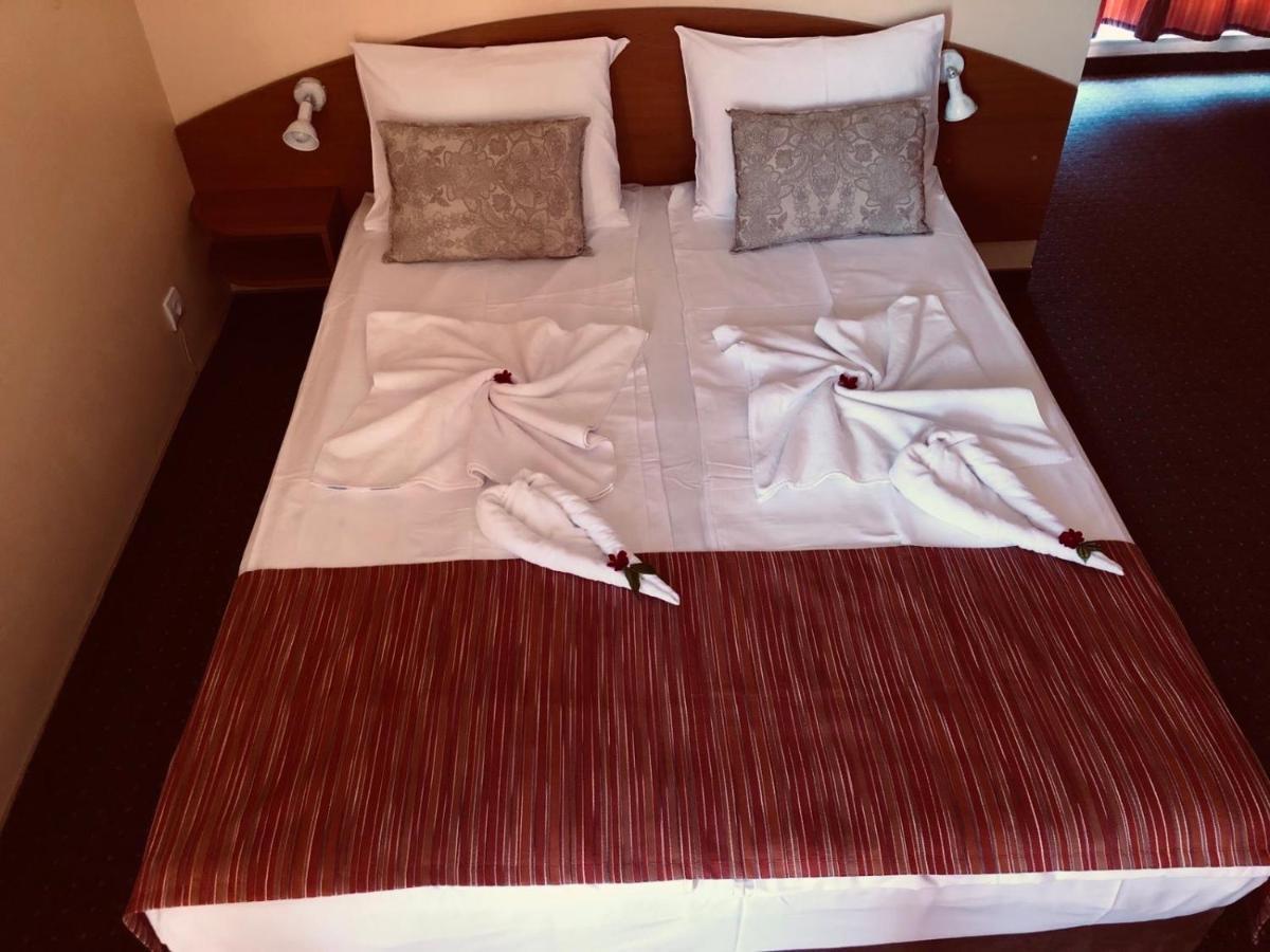 Family Hotel Deja Vu Ράβντα Εξωτερικό φωτογραφία