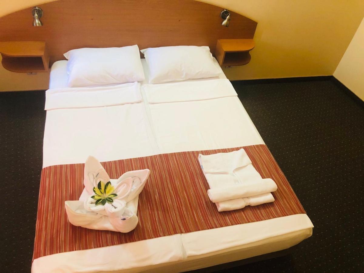 Family Hotel Deja Vu Ράβντα Εξωτερικό φωτογραφία