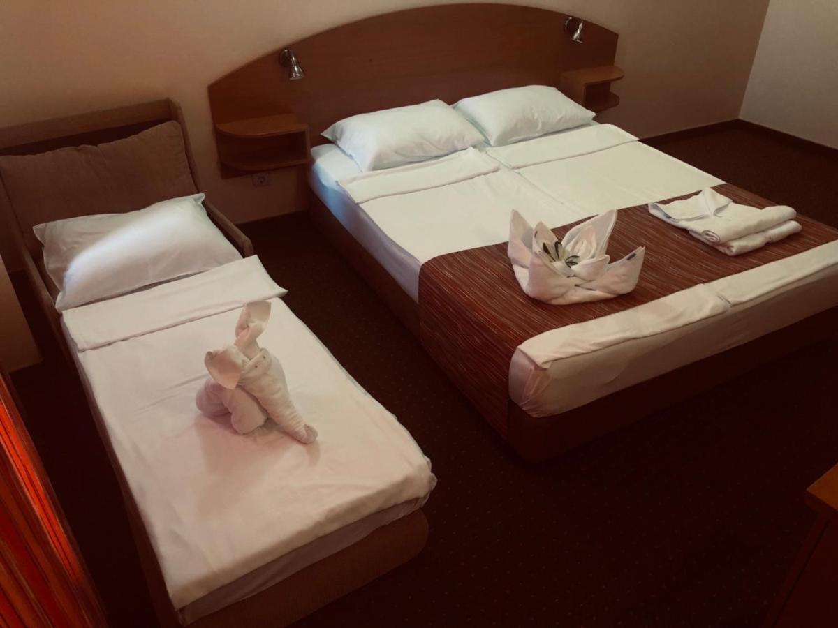 Family Hotel Deja Vu Ράβντα Εξωτερικό φωτογραφία