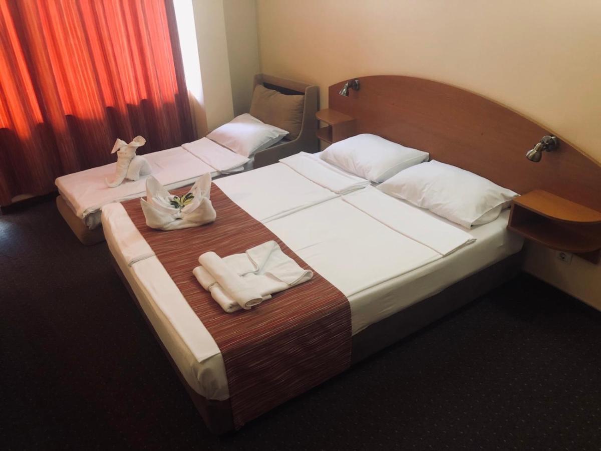 Family Hotel Deja Vu Ράβντα Εξωτερικό φωτογραφία